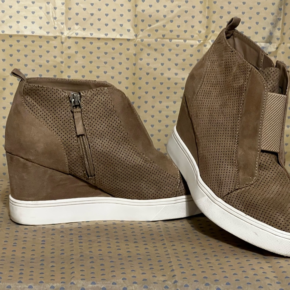 Mia Wedged Tennis Shoe